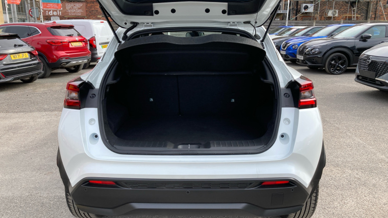 Nissan Juke 1.0 DiG-T N-Connecta 5dr Petrol Hatchback